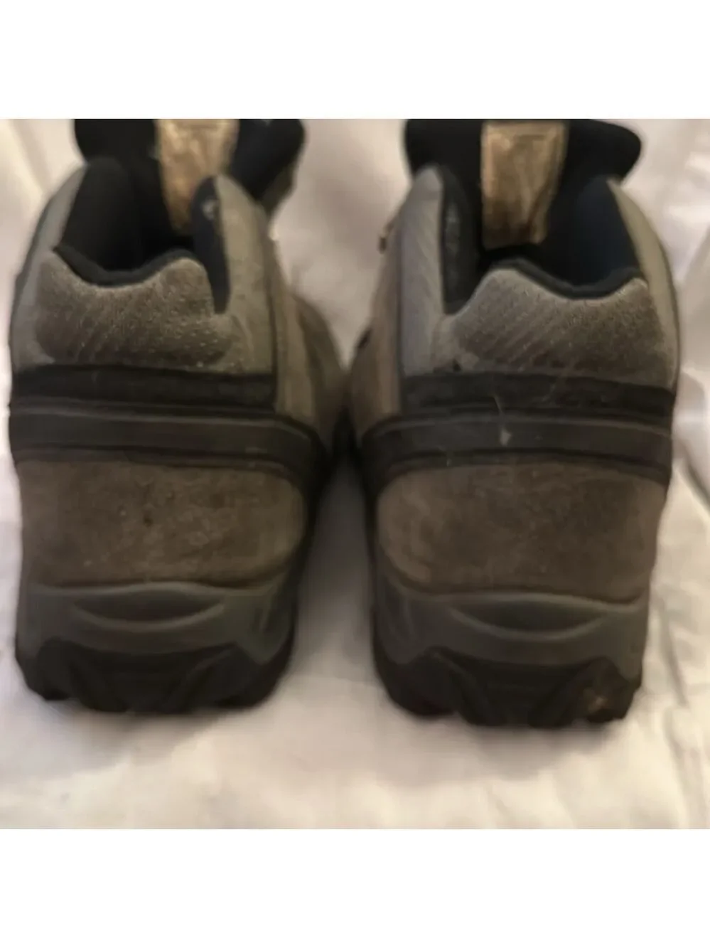 Mens Bearpaw hiking boots Used 10.5. Soles are in great condition.